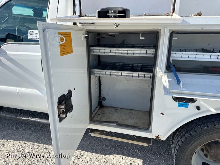 image for item DW6570 2016 Ford F550 Super Duty XL bucket truck