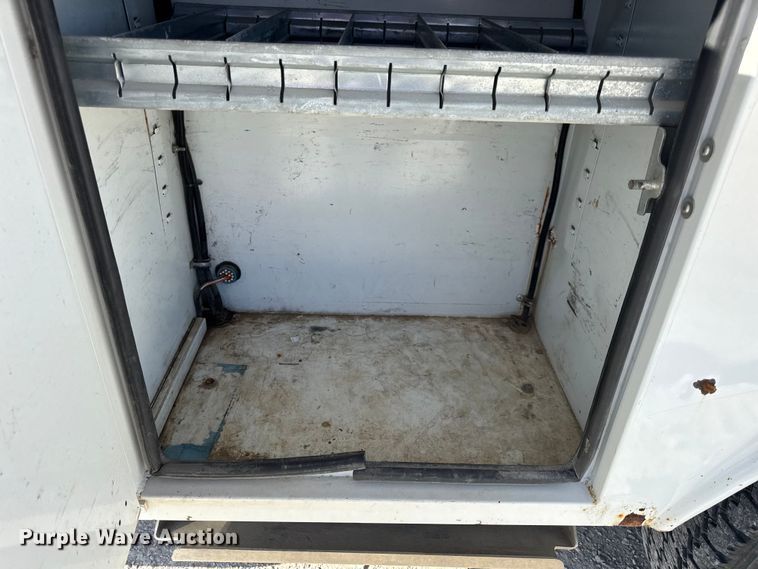 image for item DW6570 2016 Ford F550 Super Duty XL bucket truck