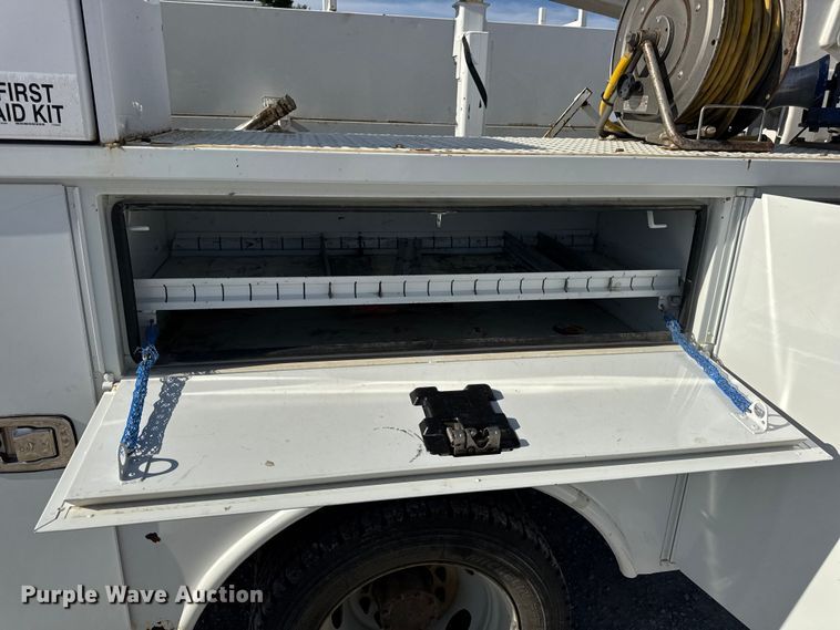 image for item DW6570 2016 Ford F550 Super Duty XL bucket truck