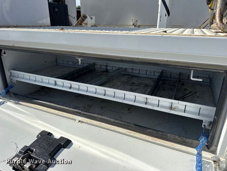 image for item DW6570 2016 Ford F550 Super Duty XL bucket truck