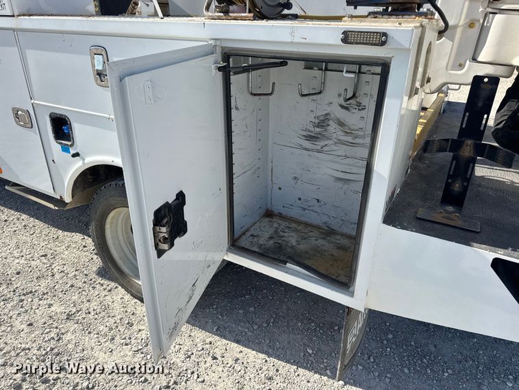 image for item DW6570 2016 Ford F550 Super Duty XL bucket truck