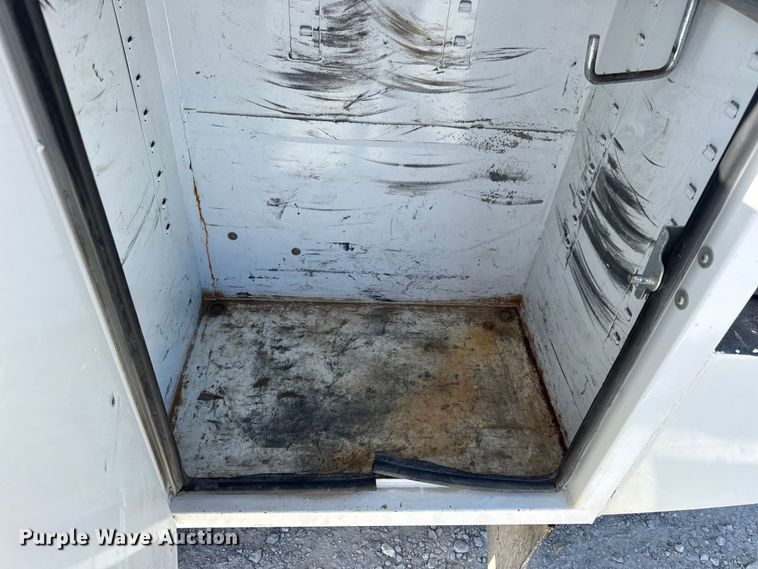 image for item DW6570 2016 Ford F550 Super Duty XL bucket truck