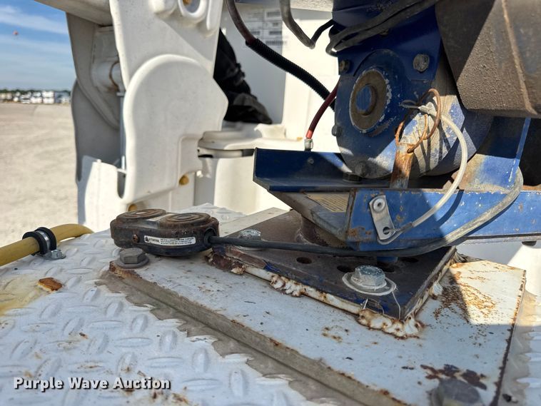 image for item DW6570 2016 Ford F550 Super Duty XL bucket truck