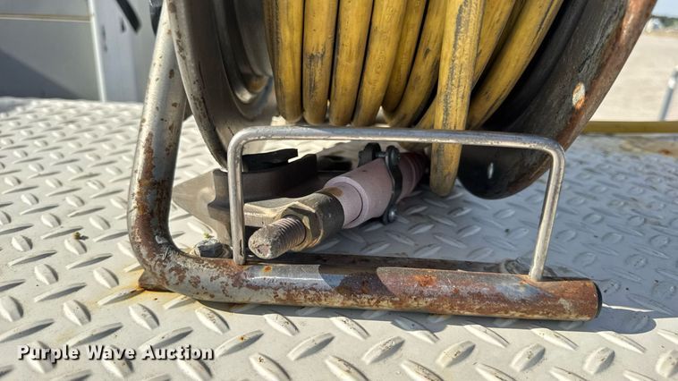 image for item DW6570 2016 Ford F550 Super Duty XL bucket truck