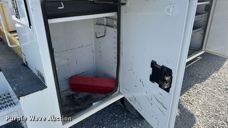 image for item DW6570 2016 Ford F550 Super Duty XL bucket truck