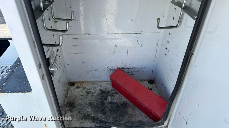 image for item DW6570 2016 Ford F550 Super Duty XL bucket truck