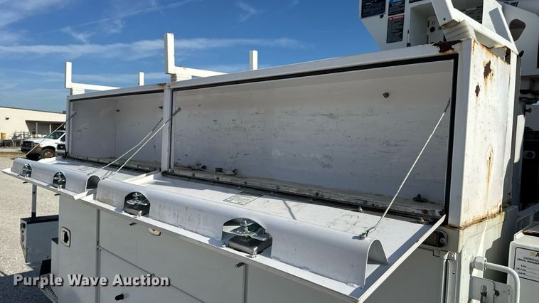 image for item DW6570 2016 Ford F550 Super Duty XL bucket truck