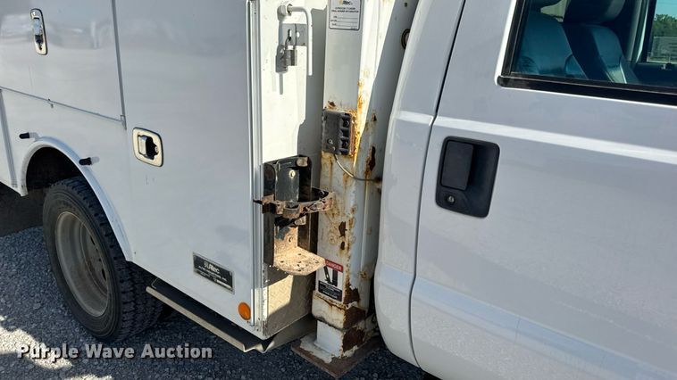 image for item DW6570 2016 Ford F550 Super Duty XL bucket truck