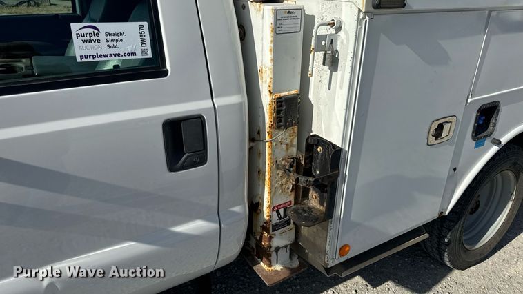 image for item DW6570 2016 Ford F550 Super Duty XL bucket truck