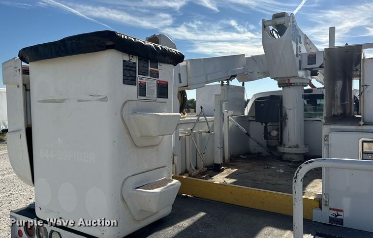 image for item DW6570 2016 Ford F550 Super Duty XL bucket truck