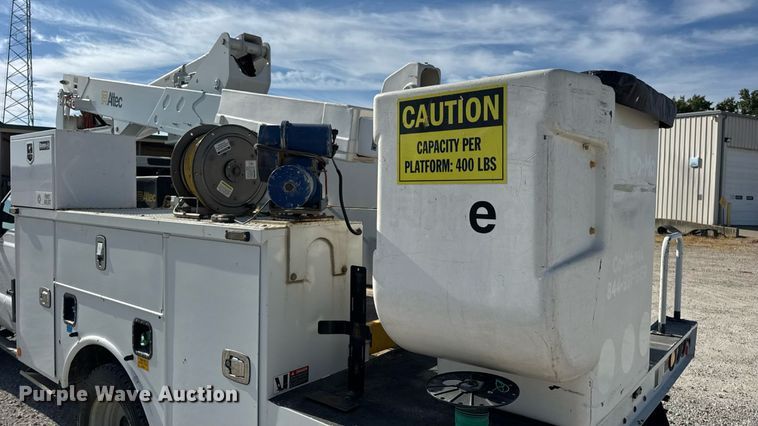 image for item DW6570 2016 Ford F550 Super Duty XL bucket truck