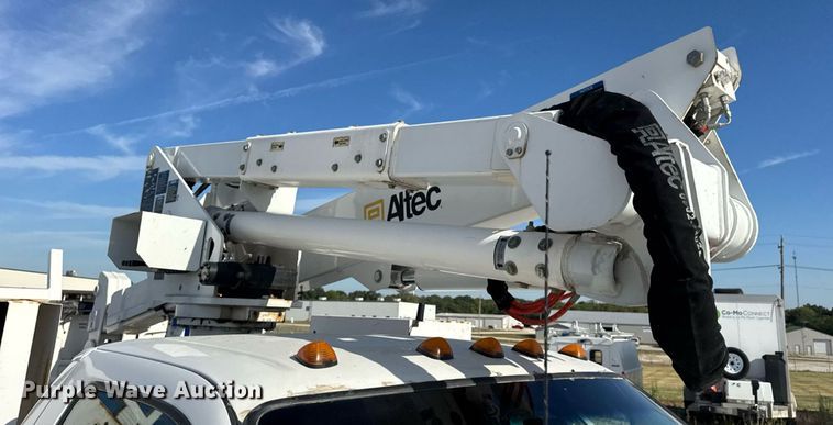 image for item DW6570 2016 Ford F550 Super Duty XL bucket truck