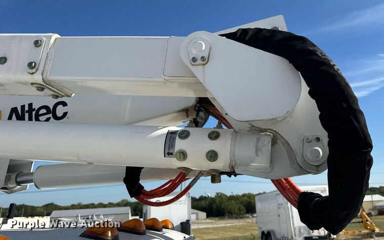 image for item DW6570 2016 Ford F550 Super Duty XL bucket truck