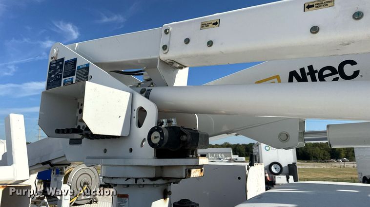 image for item DW6570 2016 Ford F550 Super Duty XL bucket truck