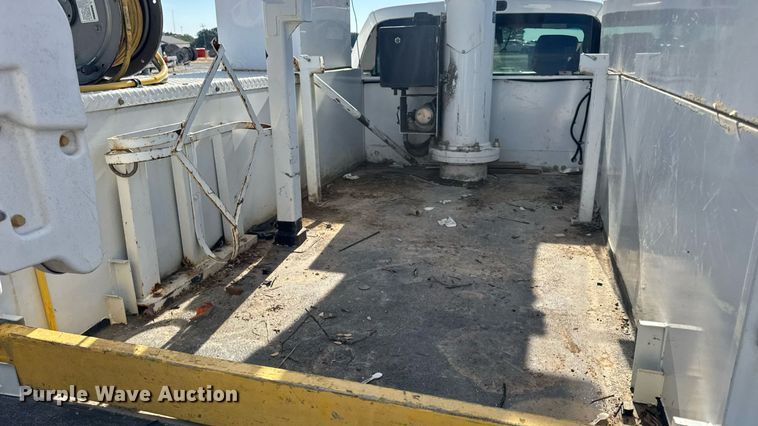 image for item DW6570 2016 Ford F550 Super Duty XL bucket truck