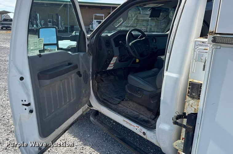 image for item DW6570 2016 Ford F550 Super Duty XL bucket truck