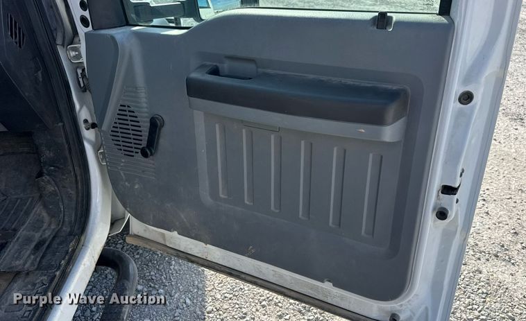 image for item DW6570 2016 Ford F550 Super Duty XL bucket truck