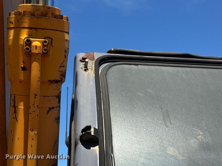 image for item DW6575 1997 Samsung SE240LC-3 excavator