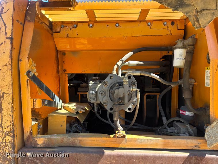 image for item DW6575 1997 Samsung SE240LC-3 excavator