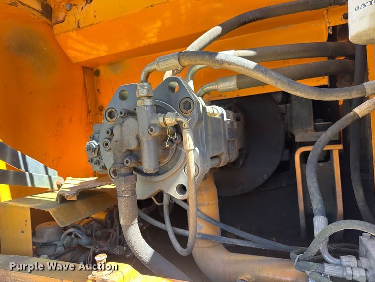 image for item DW6575 1997 Samsung SE240LC-3 excavator