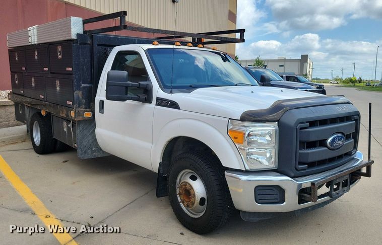 image for item DX7413 2013 Ford F350 Super Duty flatbed pickup truck