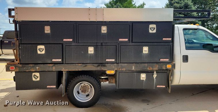 image for item DX7413 2013 Ford F350 Super Duty flatbed pickup truck