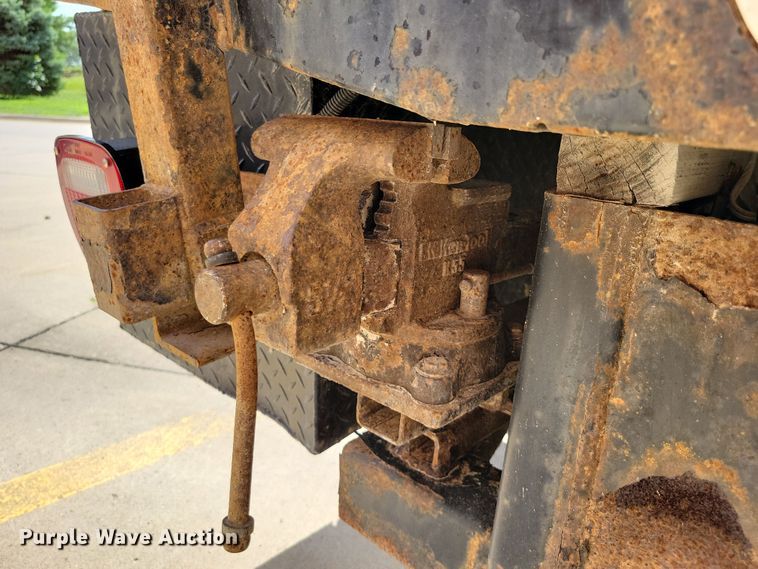 image for item DX7413 2013 Ford F350 Super Duty flatbed pickup truck