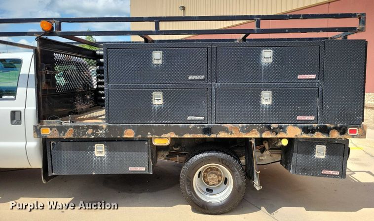 image for item DX7413 2013 Ford F350 Super Duty flatbed pickup truck