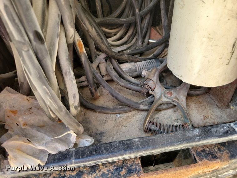 image for item DX7413 2013 Ford F350 Super Duty flatbed pickup truck