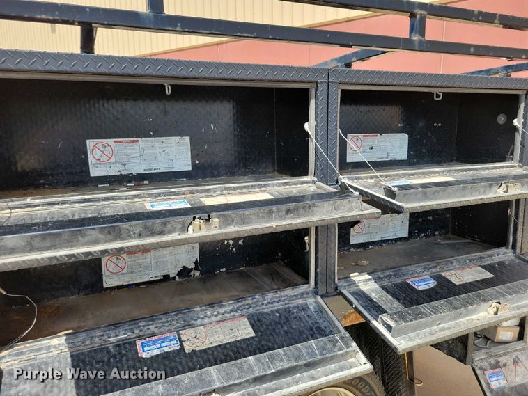 image for item DX7413 2013 Ford F350 Super Duty flatbed pickup truck