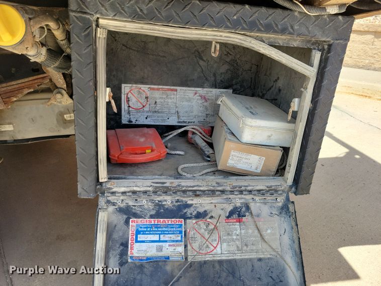 image for item DX7413 2013 Ford F350 Super Duty flatbed pickup truck