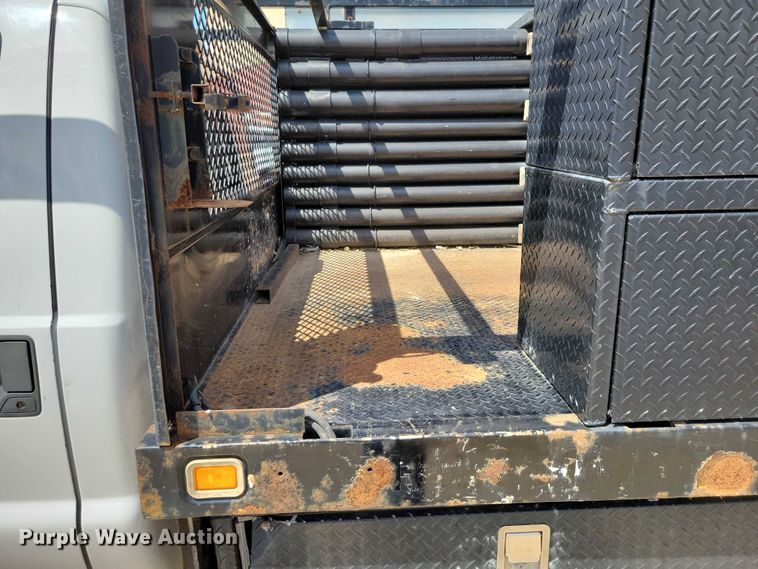 image for item DX7413 2013 Ford F350 Super Duty flatbed pickup truck