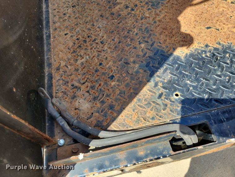 image for item DX7413 2013 Ford F350 Super Duty flatbed pickup truck