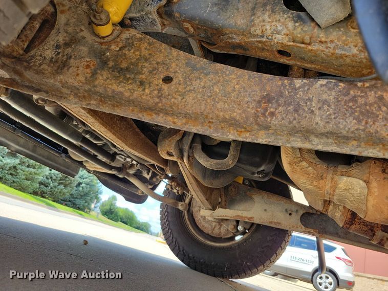 image for item DX7413 2013 Ford F350 Super Duty flatbed pickup truck