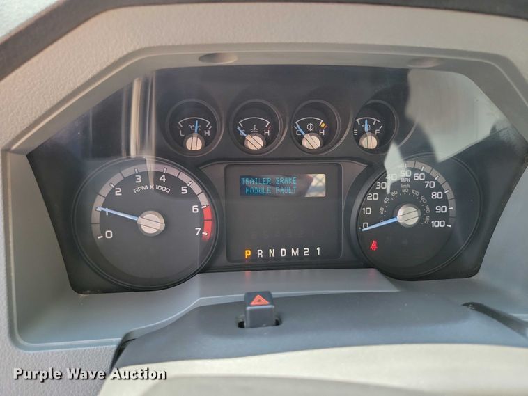 image for item DX7413 2013 Ford F350 Super Duty flatbed pickup truck