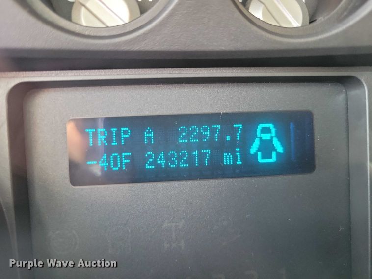 image for item DX7413 2013 Ford F350 Super Duty flatbed pickup truck