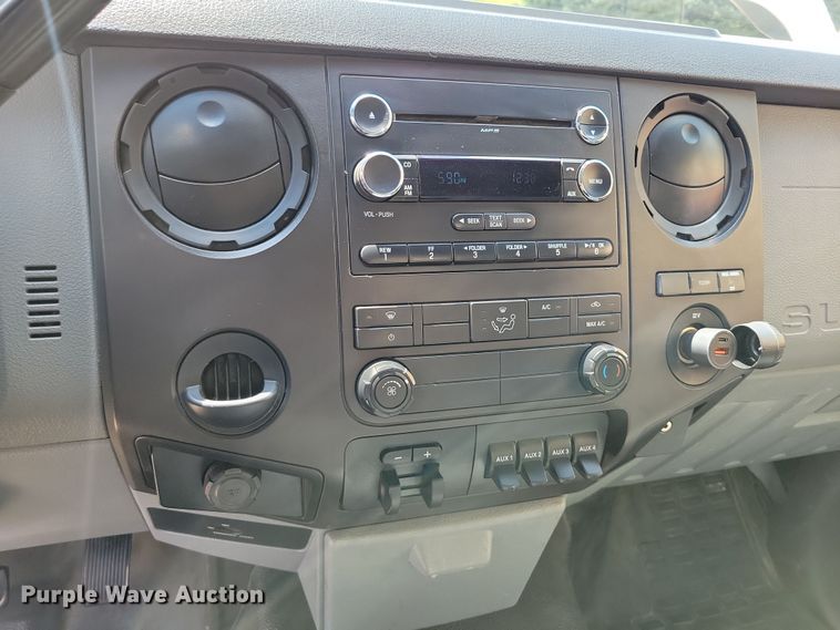 image for item DX7413 2013 Ford F350 Super Duty flatbed pickup truck