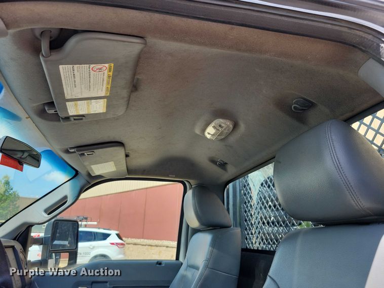 image for item DX7413 2013 Ford F350 Super Duty flatbed pickup truck