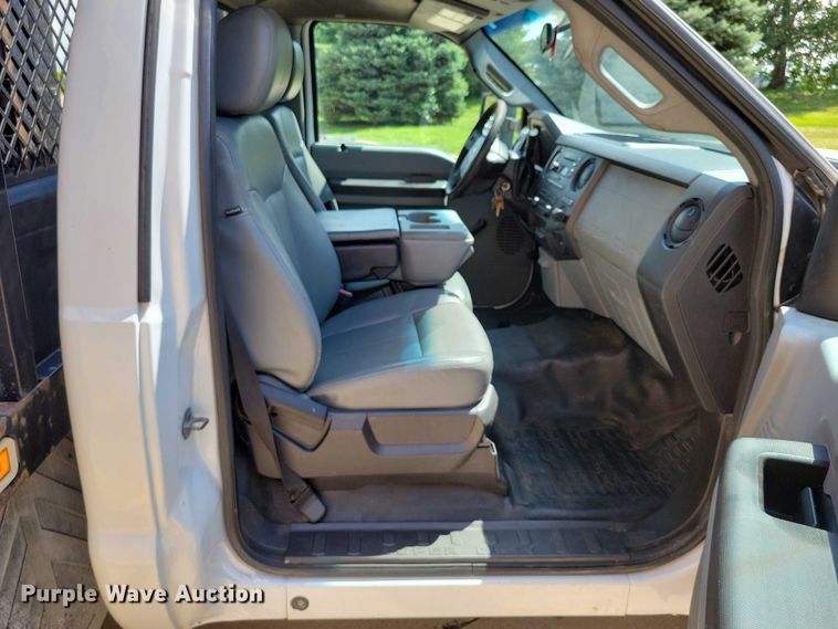 image for item DX7413 2013 Ford F350 Super Duty flatbed pickup truck