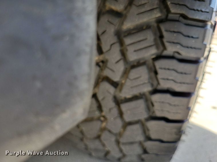 image for item DX7413 2013 Ford F350 Super Duty flatbed pickup truck