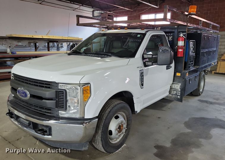 image for item DX7414 2017 Ford F350 Super Duty flatbed pickup truck