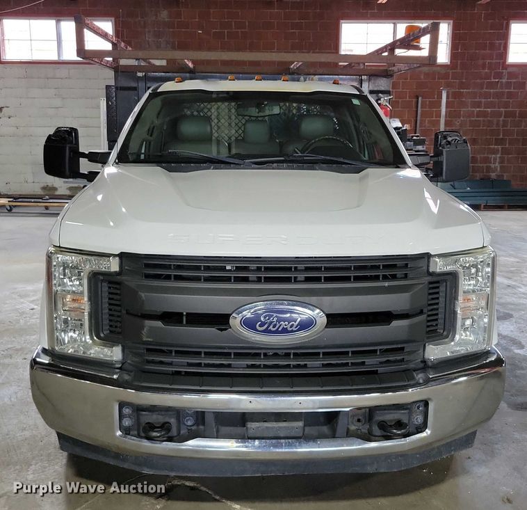 image for item DX7414 2017 Ford F350 Super Duty flatbed pickup truck