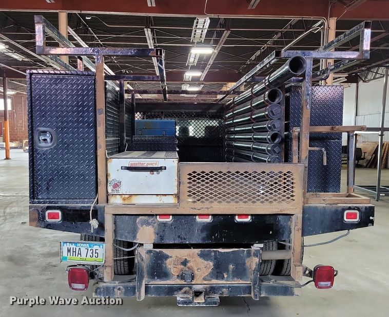 image for item DX7414 2017 Ford F350 Super Duty flatbed pickup truck