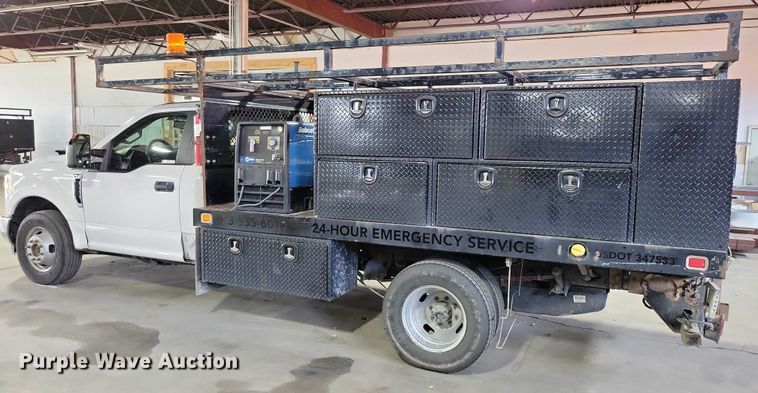 image for item DX7414 2017 Ford F350 Super Duty flatbed pickup truck