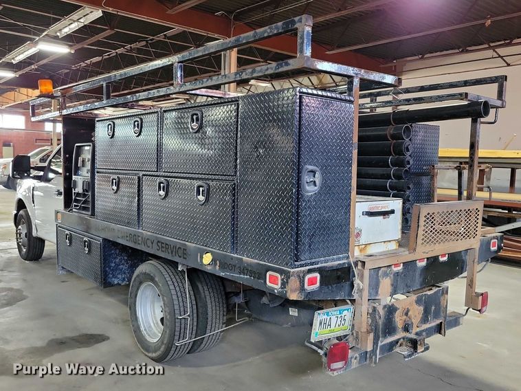 image for item DX7414 2017 Ford F350 Super Duty flatbed pickup truck