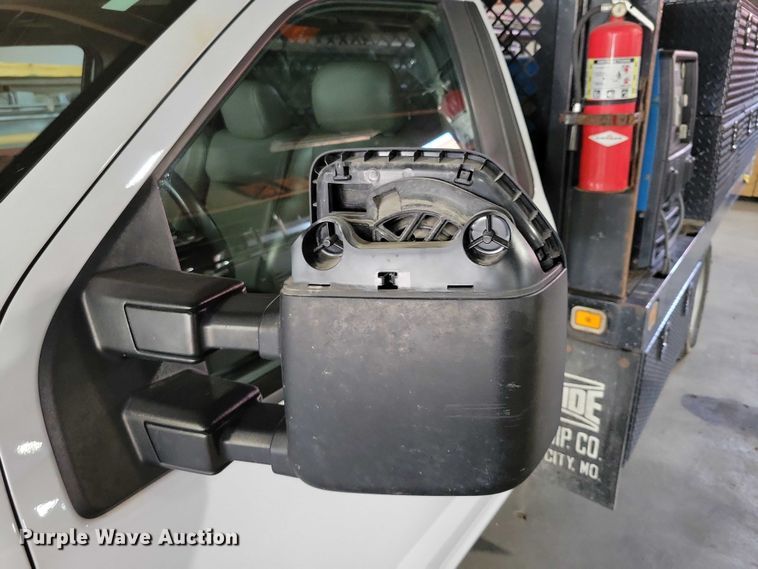 image for item DX7414 2017 Ford F350 Super Duty flatbed pickup truck