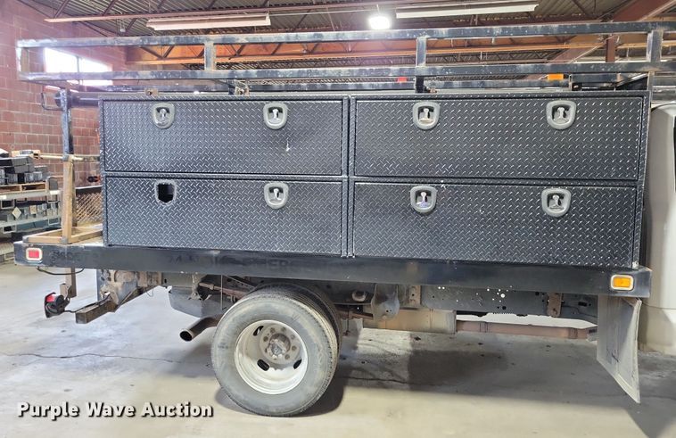 image for item DX7414 2017 Ford F350 Super Duty flatbed pickup truck