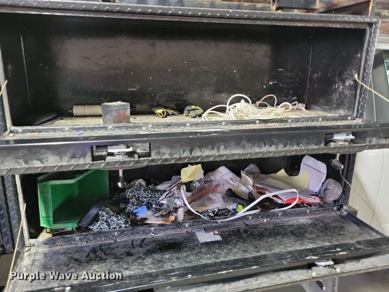 image for item DX7414 2017 Ford F350 Super Duty flatbed pickup truck