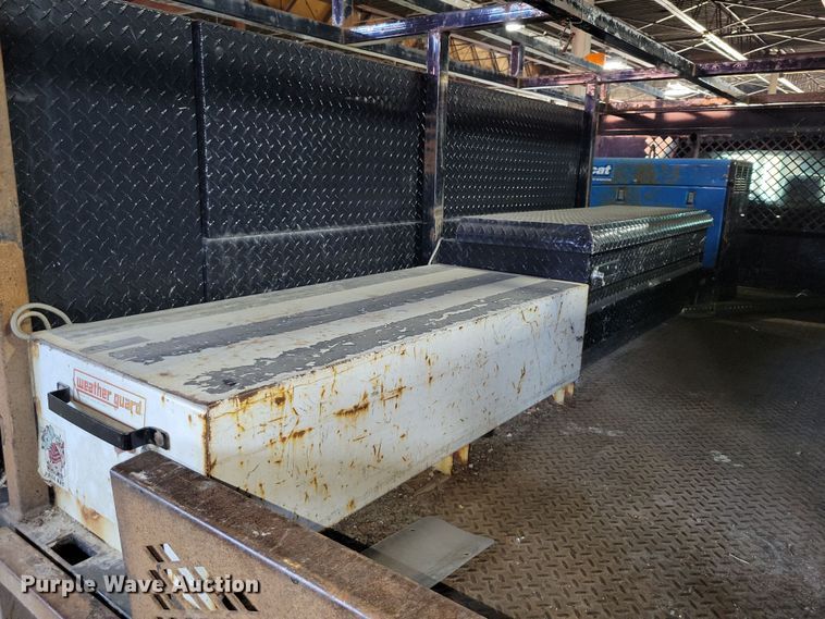 image for item DX7414 2017 Ford F350 Super Duty flatbed pickup truck