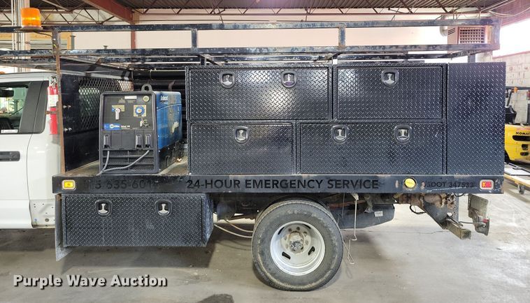 image for item DX7414 2017 Ford F350 Super Duty flatbed pickup truck